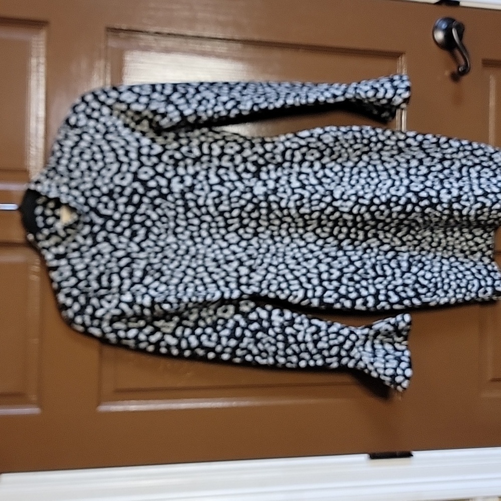 Michael Kors-Shimmery blk/gray animal print dress with bell sleeves Size XS. - Picture 4 of 15